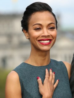 zoesaldanaredlipstick